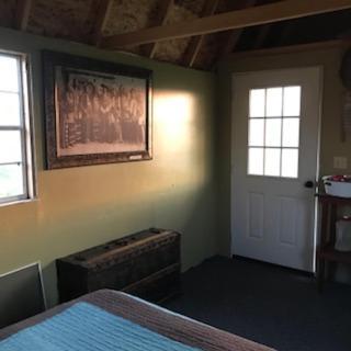Montana Old West Cabins Guest House Babb Екстериор снимка